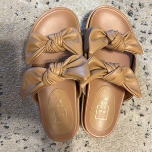 Shu Shop Tan Bow Slide Sandals Sz 7